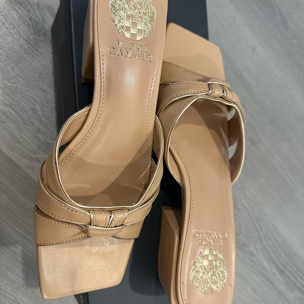 Vince Camuto Selaries Sandals BRAND NEW Size 7